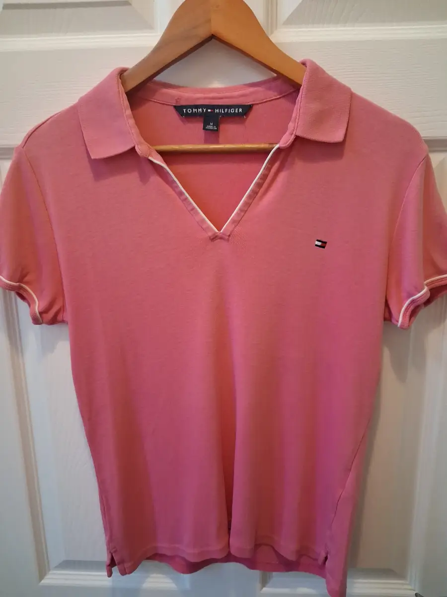 Womens Y2K 2007 tommy hilfiger  pink v necked top size medium VGC