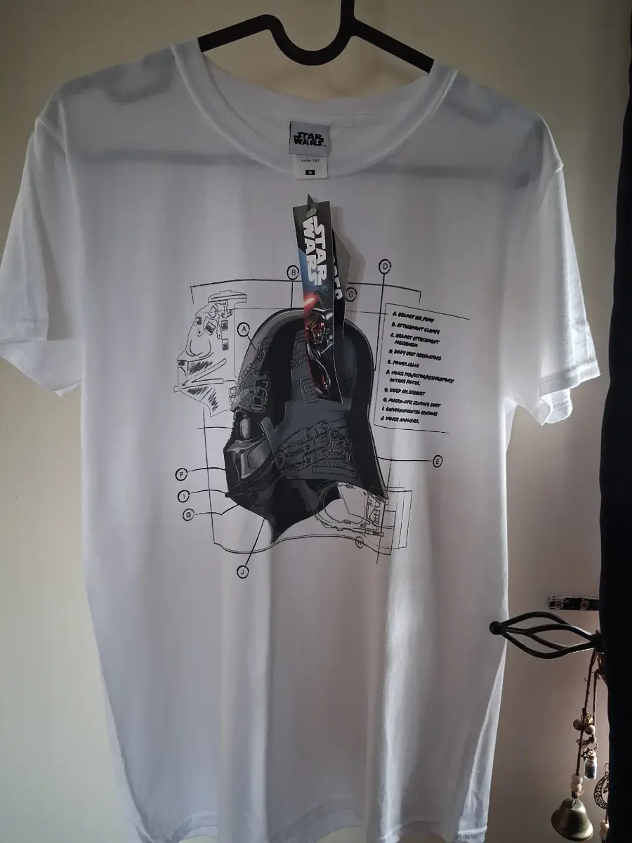 STAR WARS mask diagram white/ black t shirt size small. New with tag