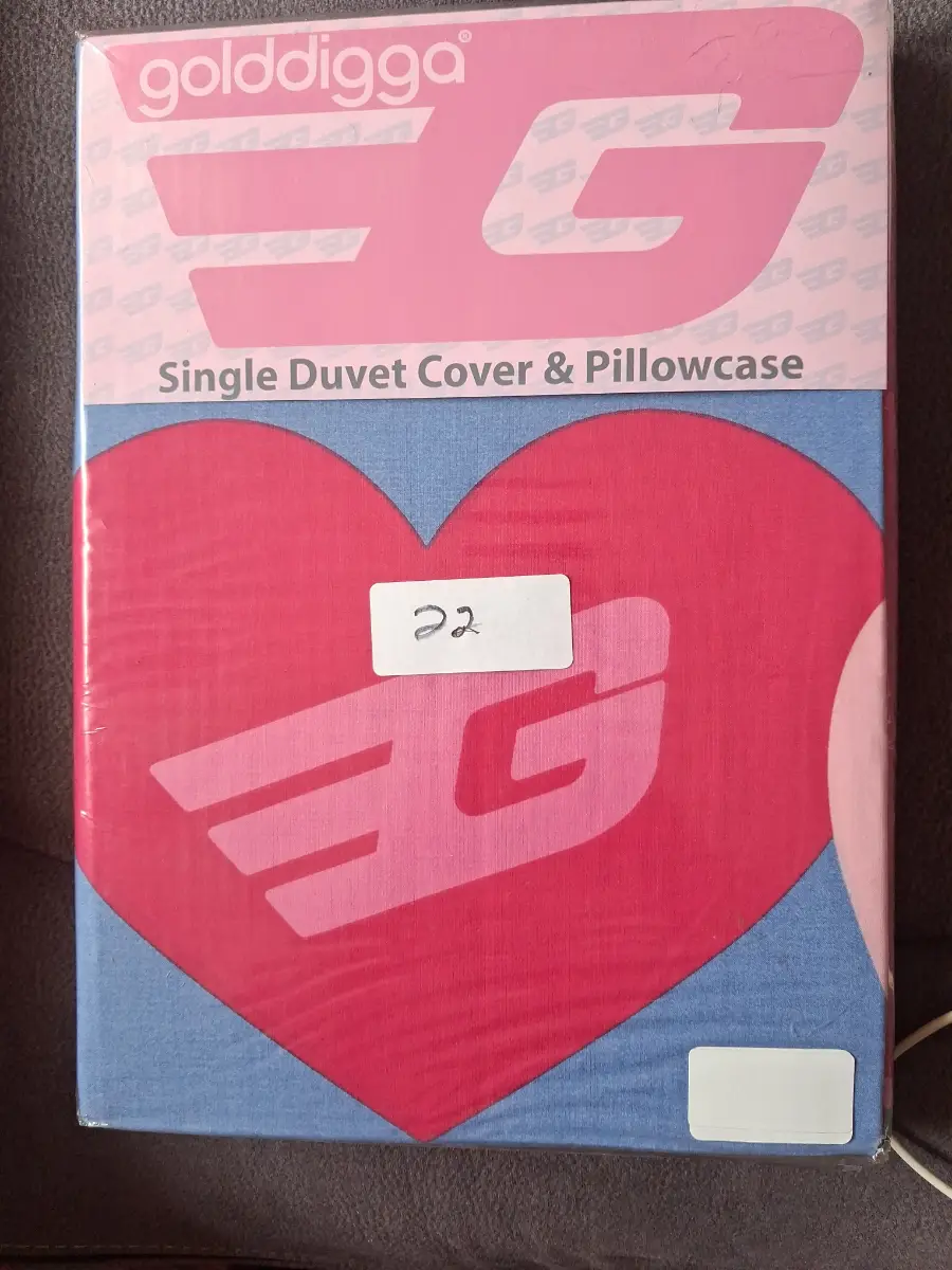 new sealed GOLDDIGGA single duvet set by zap