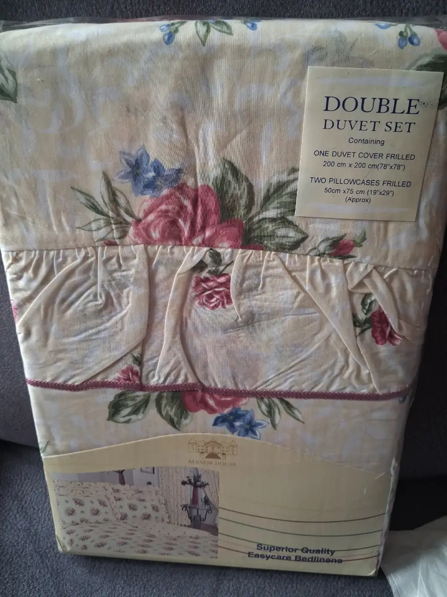 New and sealed double duvet set frilled by manor house