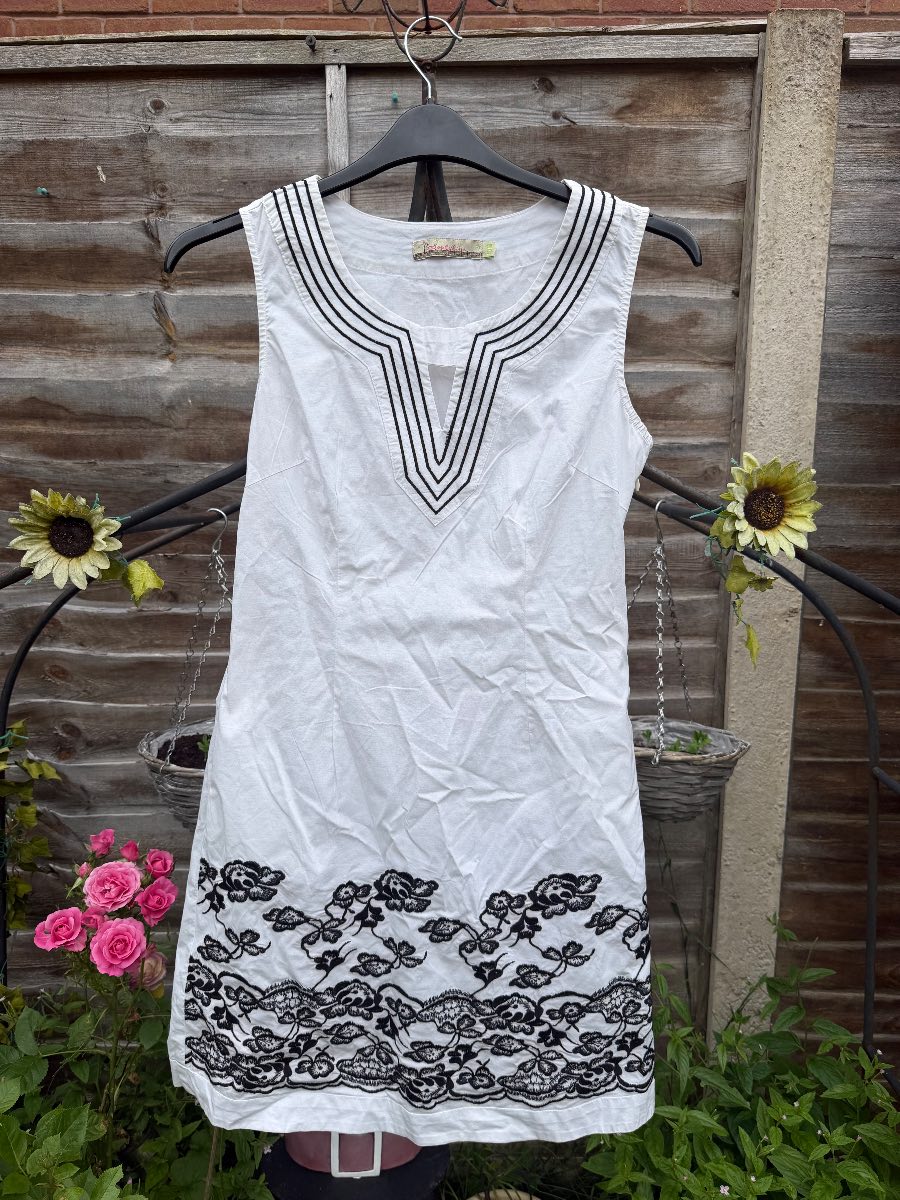 Sophyline White Sleeveless Shift Dress With Pockets Black Floral Lace Embroidery