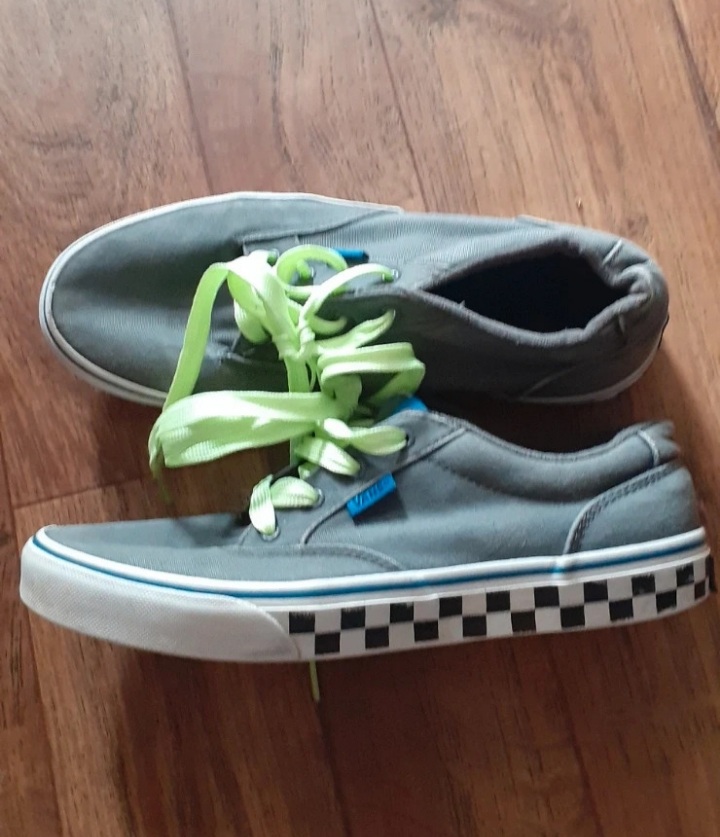Grey Vans Checkerboard UK 5 Low Top Skate Shoes Canvas Sneakers Neon Laces US Youth 6