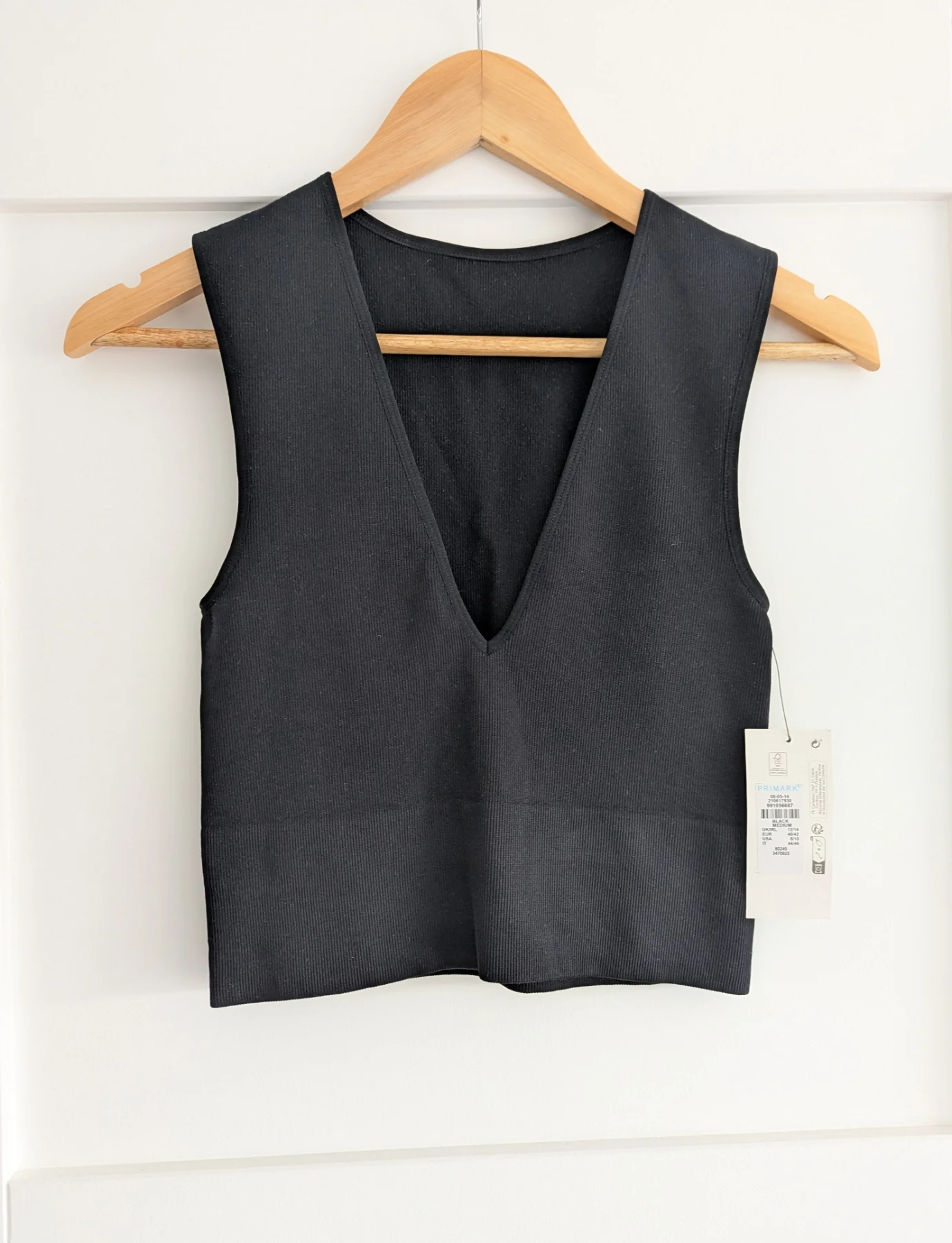 Black Ribbed Seamless Deep V-neckline Crop Top, Primark, Size Medium