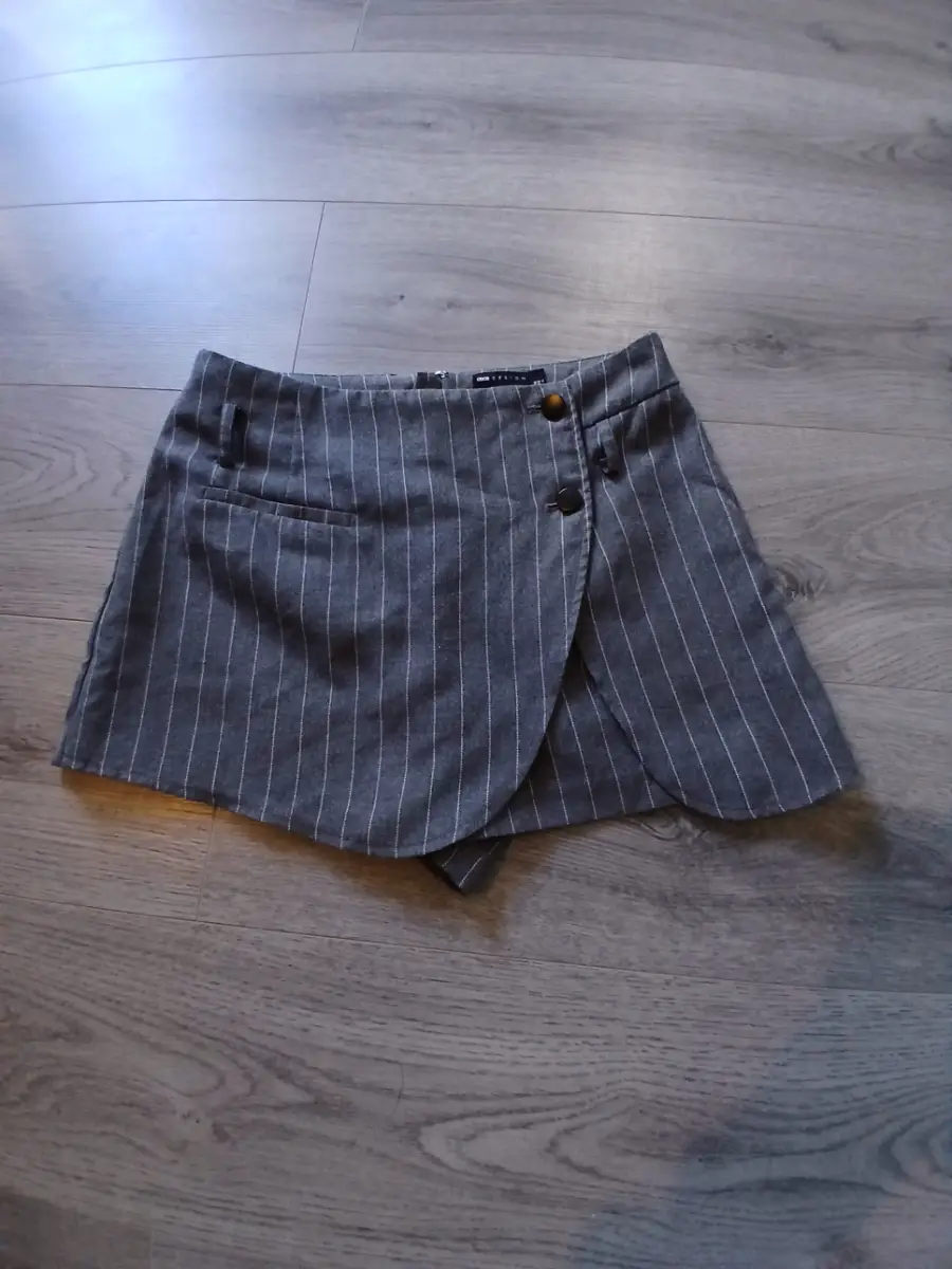 Grey skort size 10