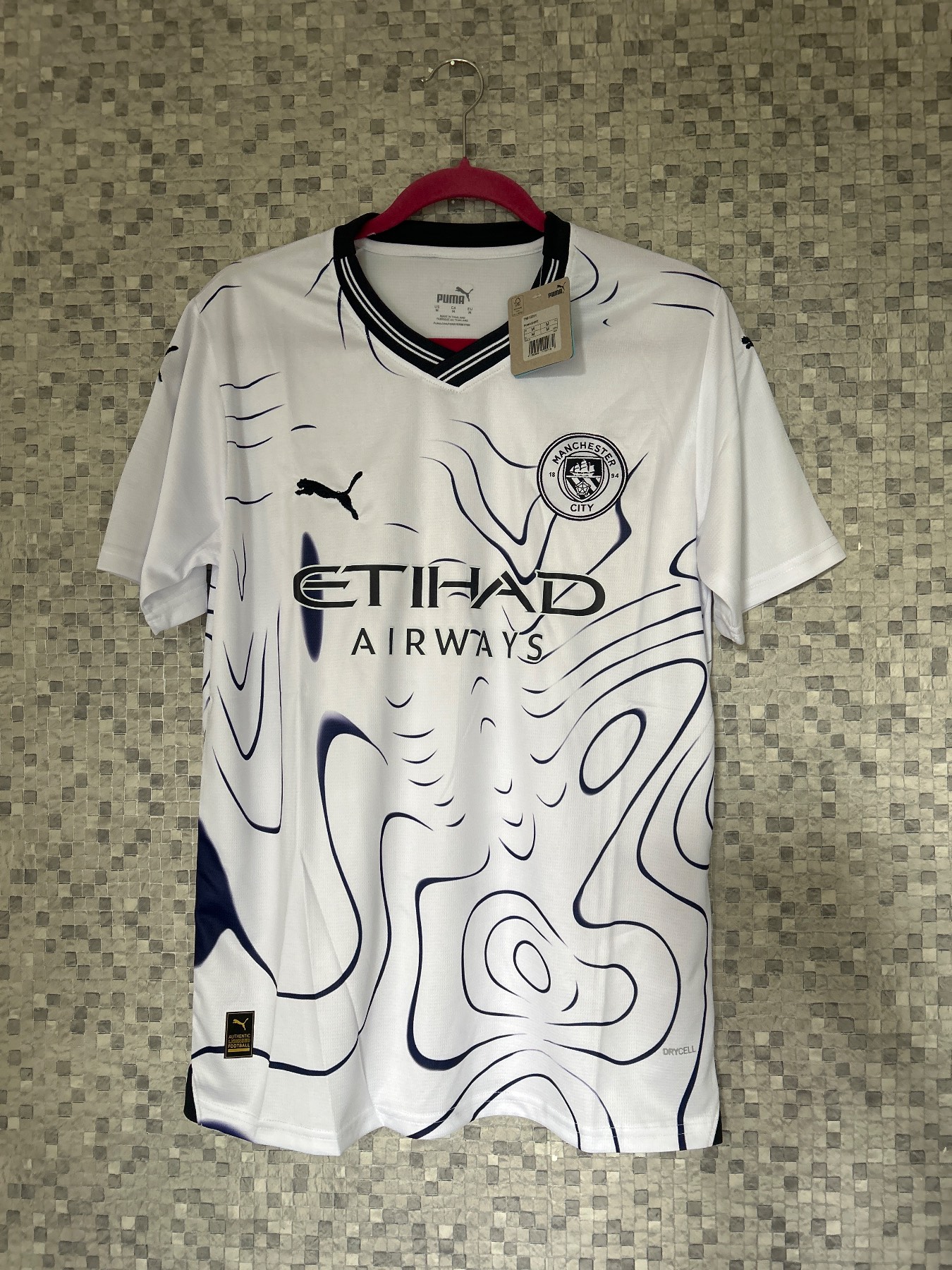 Football T-shirt brand new Size M