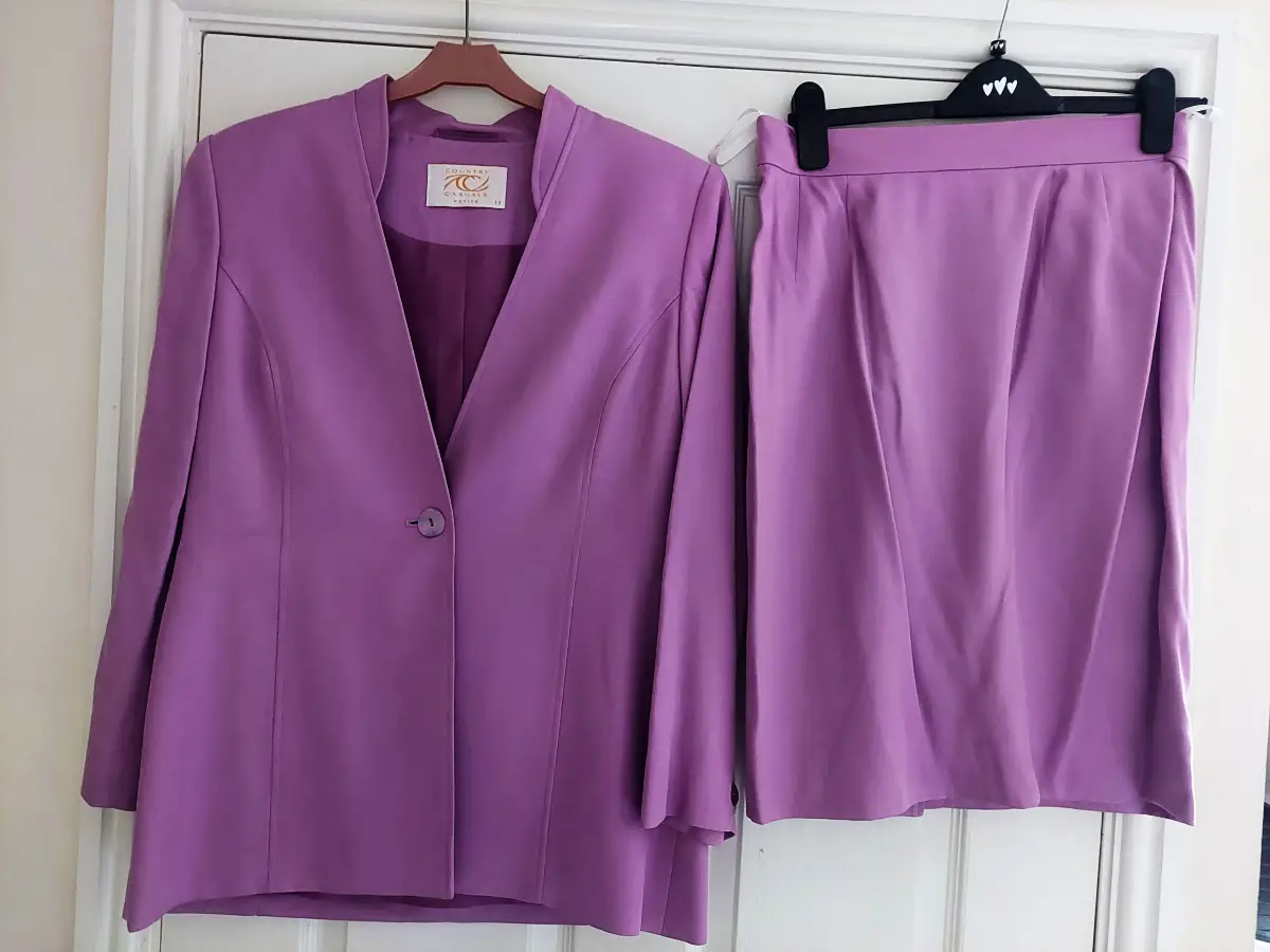 Ladies Country Casuals lilac skirt suit Size 12