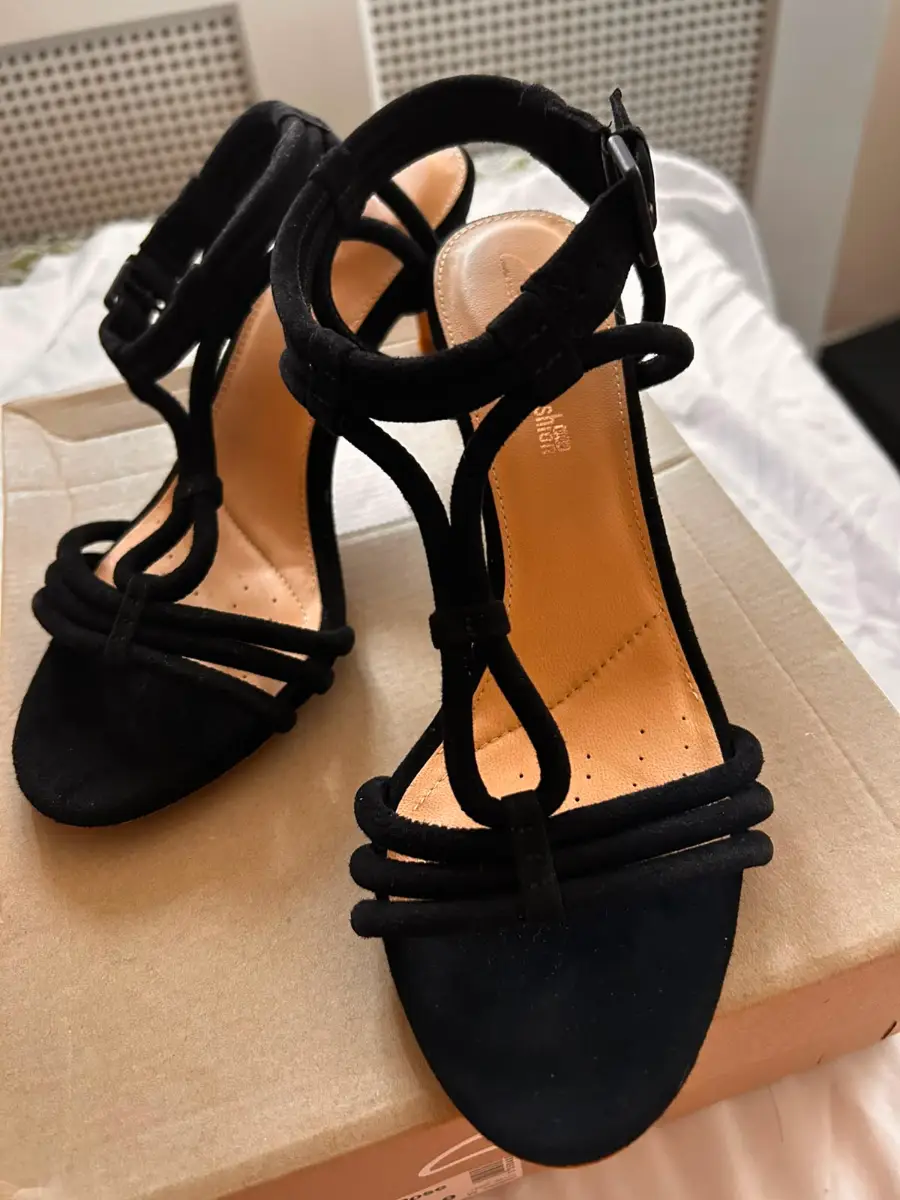 Clarks Amali Rose Black Suede Heels | UK 5.5D
