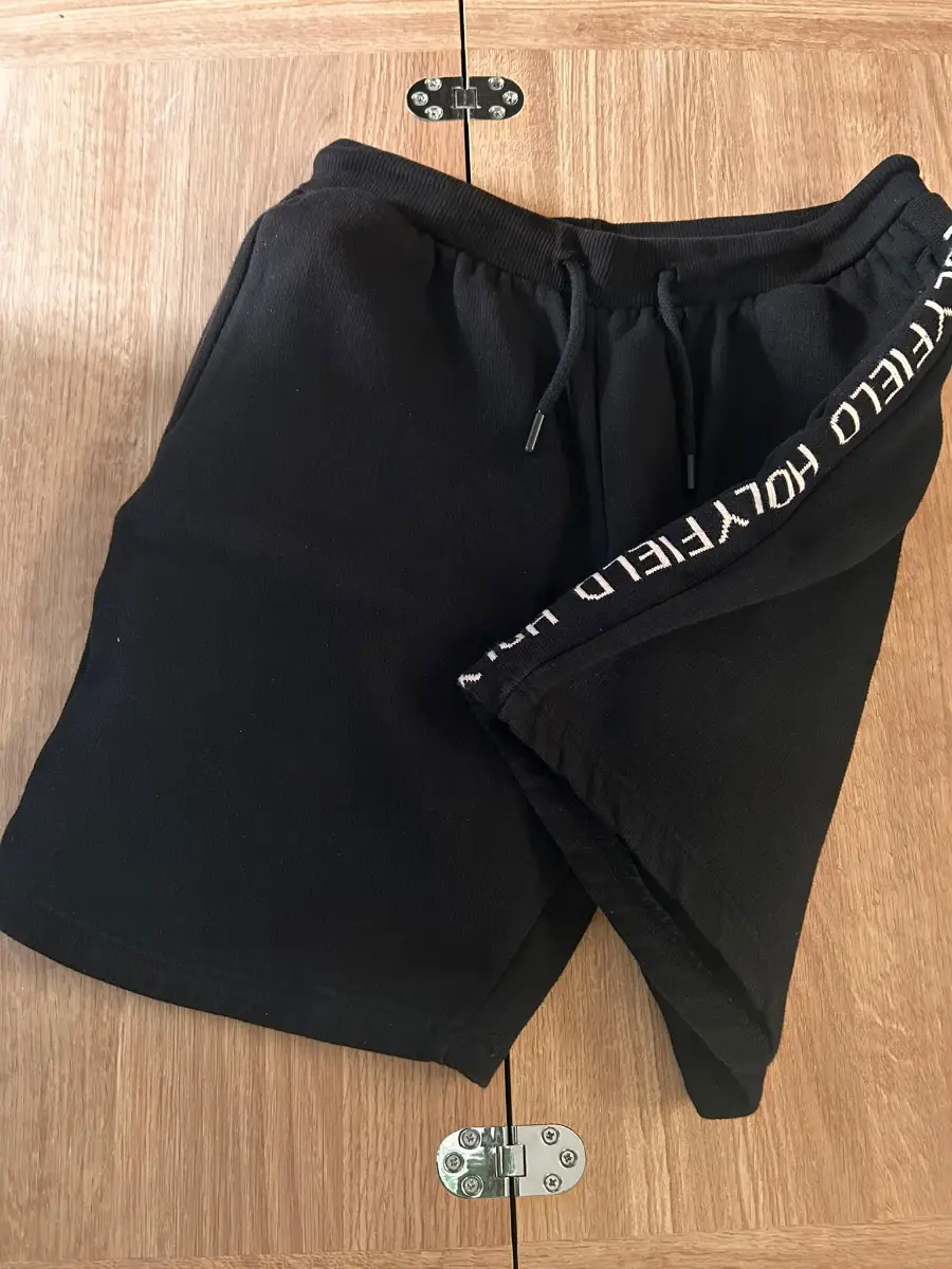 Boys Holyfield black shorts in 14-16yrs
