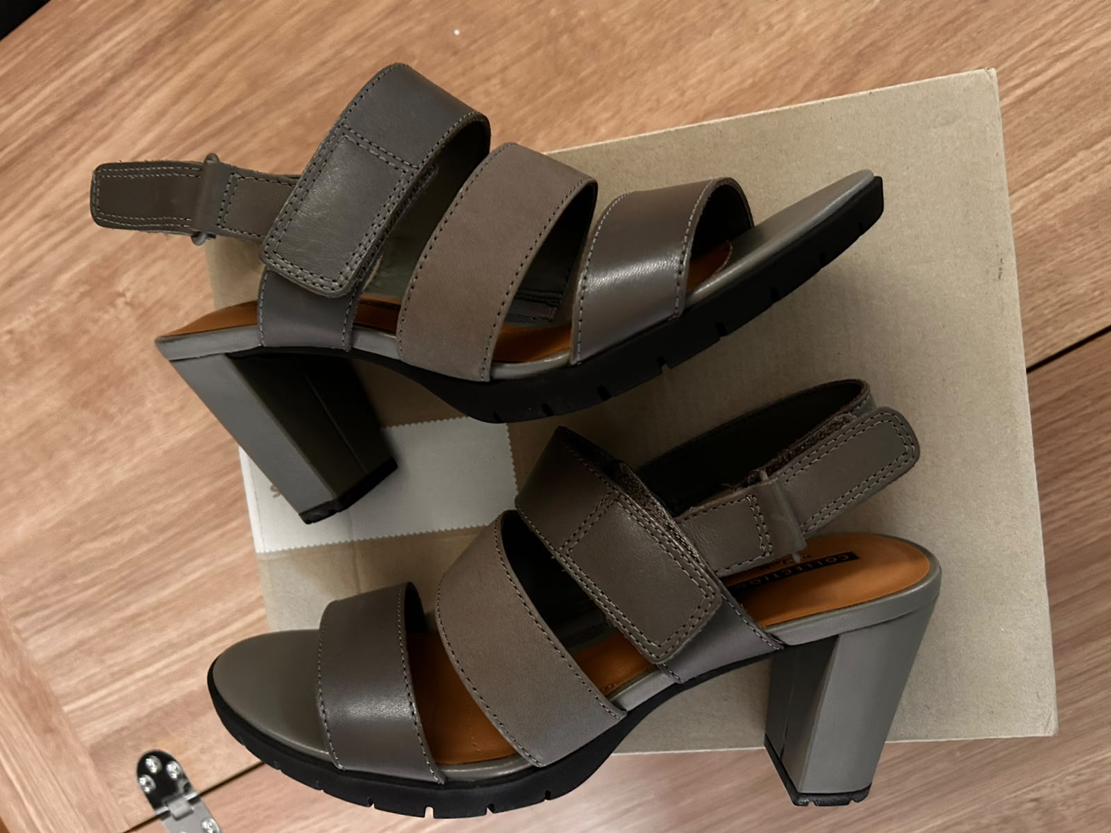 Clarks Kurtley shell Ladies sandals in size 5