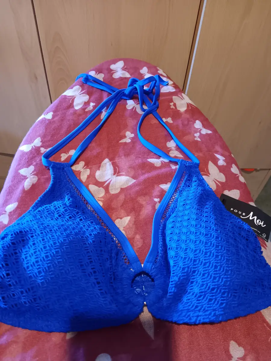Size 10 padded halterneck bikini top blue