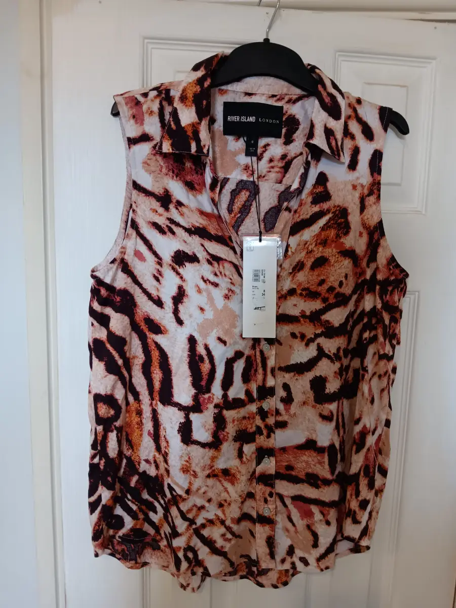 River Island London Size 8 leopard print womens button up blouse sleeveless