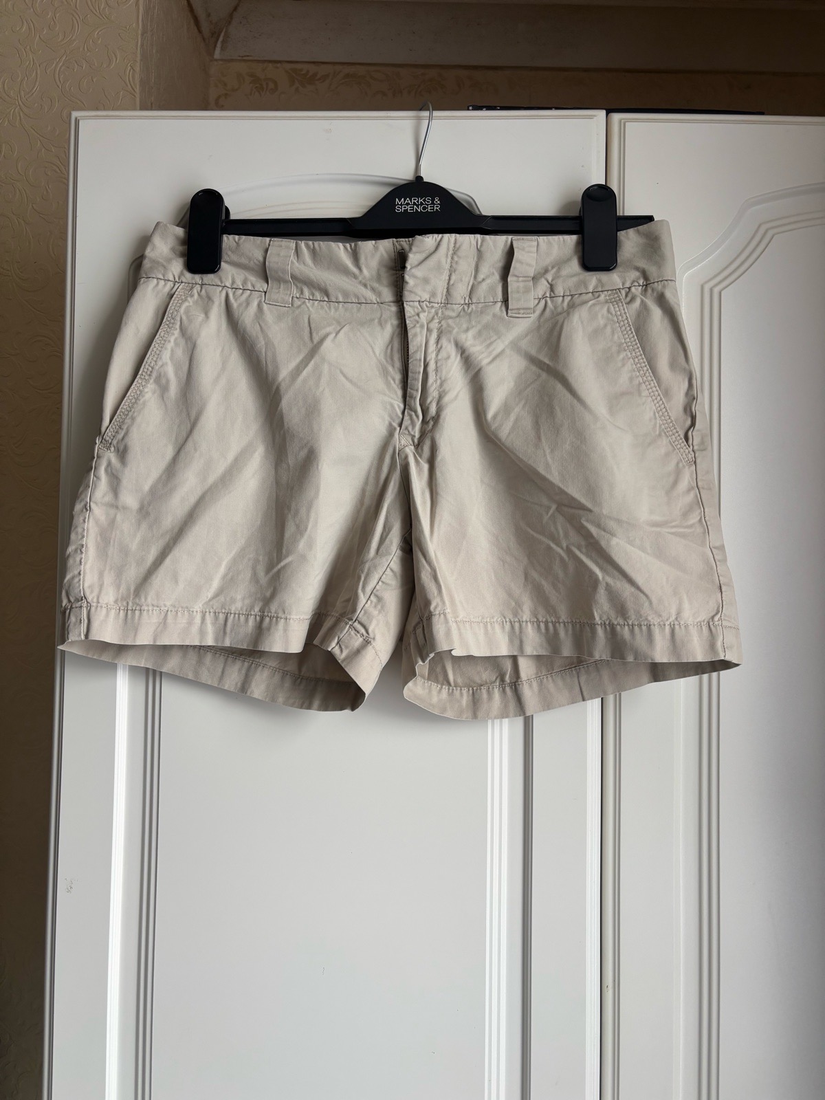 Tommy Hilfiger Women’s Beige Chino Shorts – Size 6