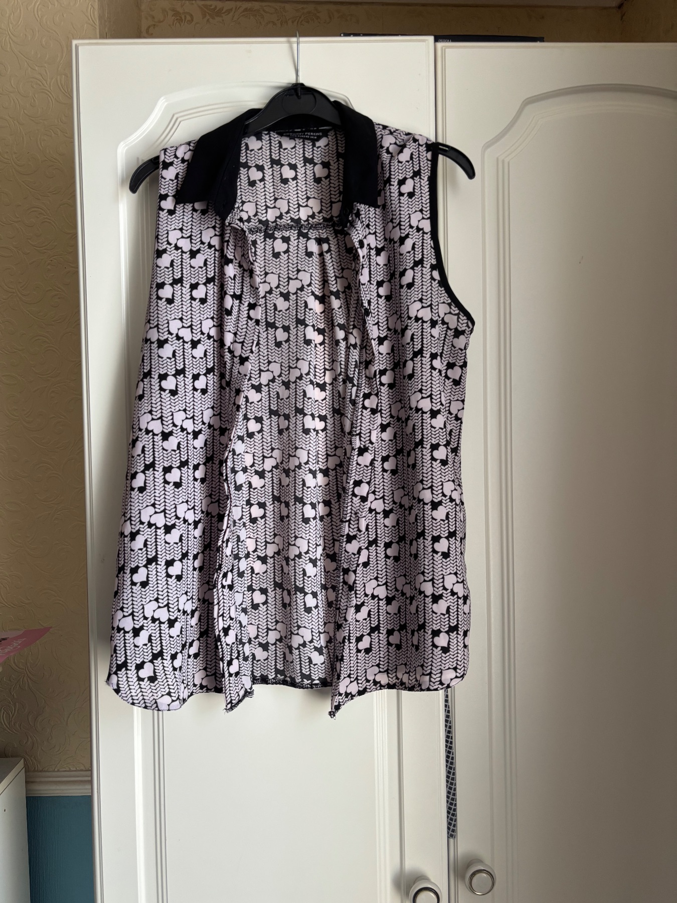 Dorothy Perkins Black & Pink Heart Print Sleeveless Blouse – UK 14