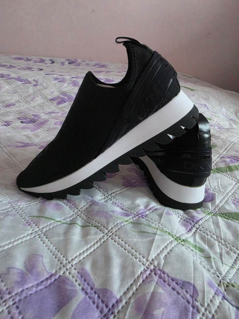 casual shoes with shiny logo.