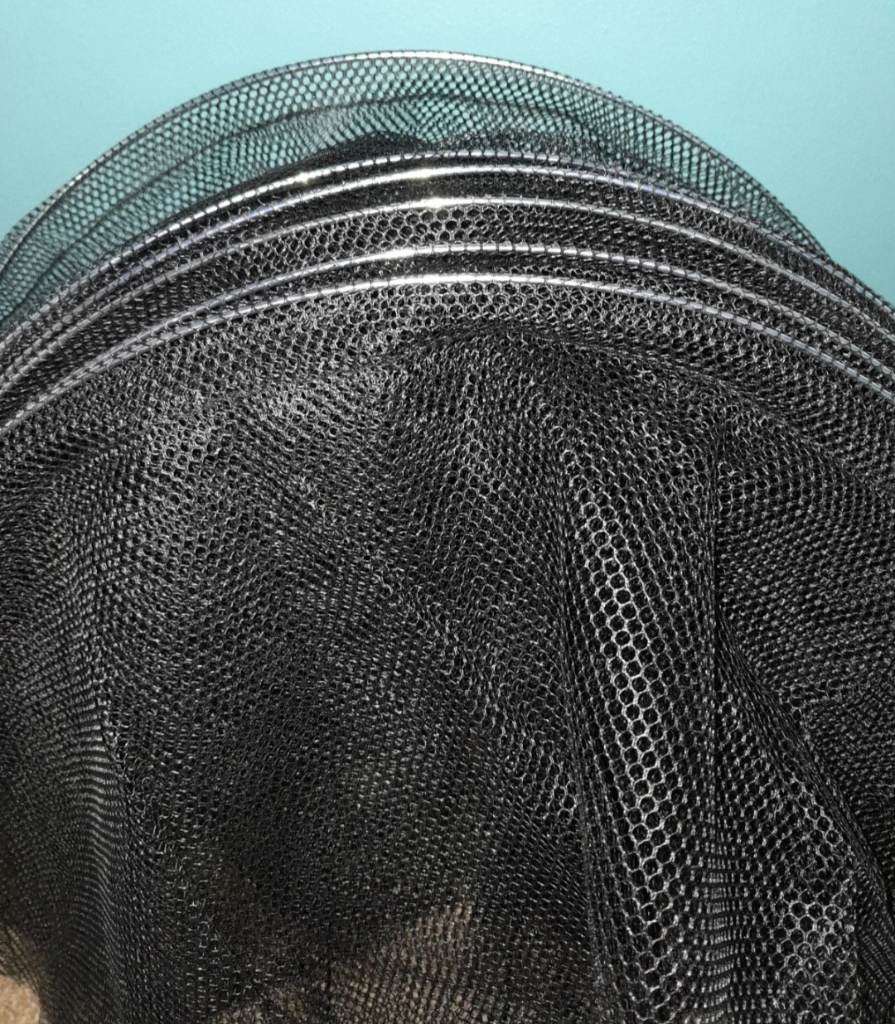 Mesh garden tunnel plant protector