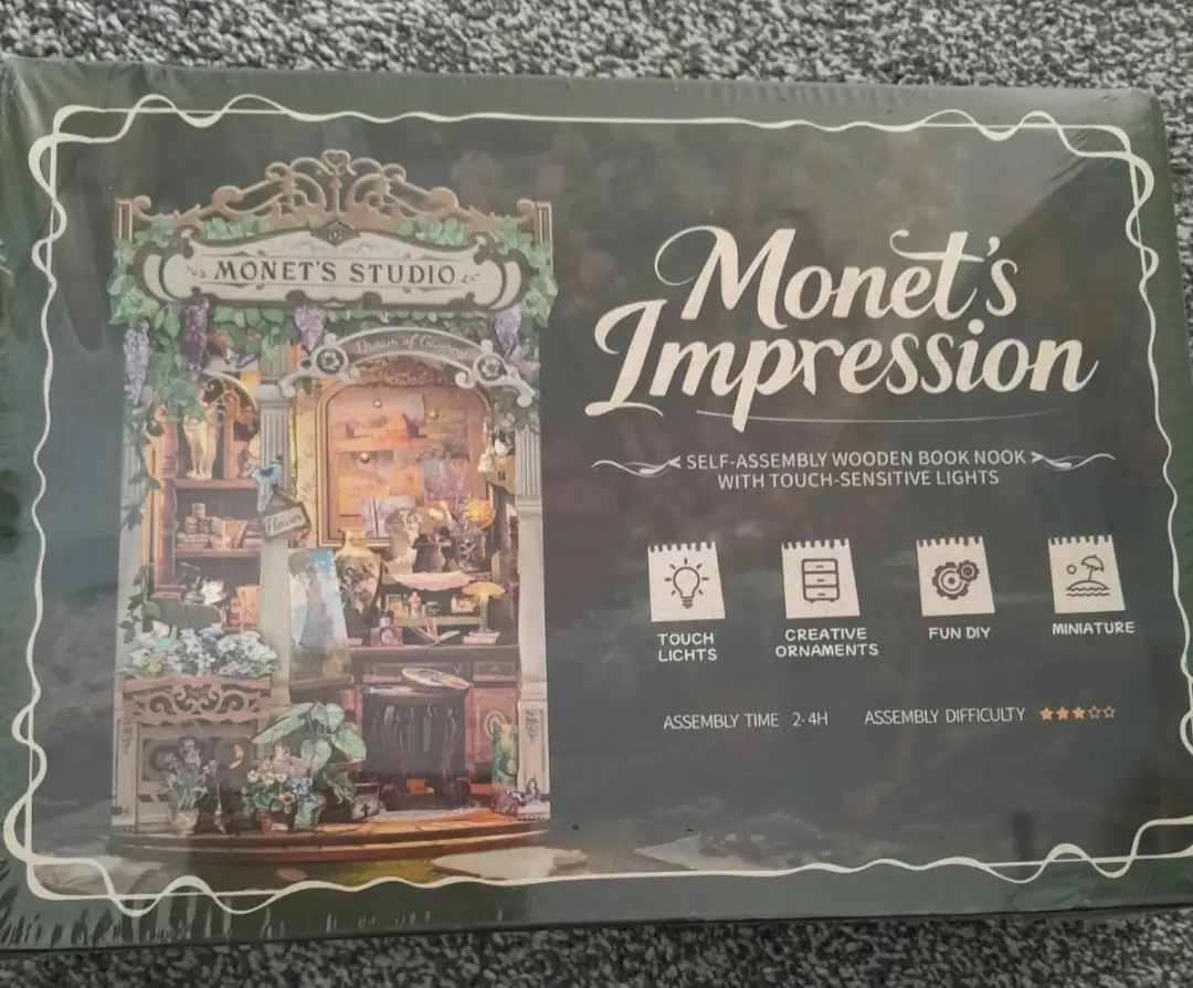 Monet's Studio Book Nook model kit