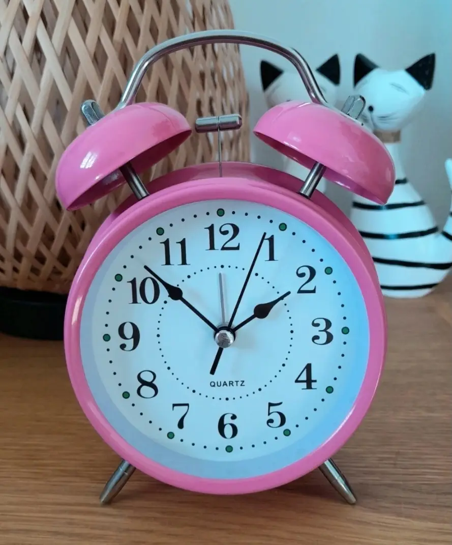 Quartz vintage style alarm clock