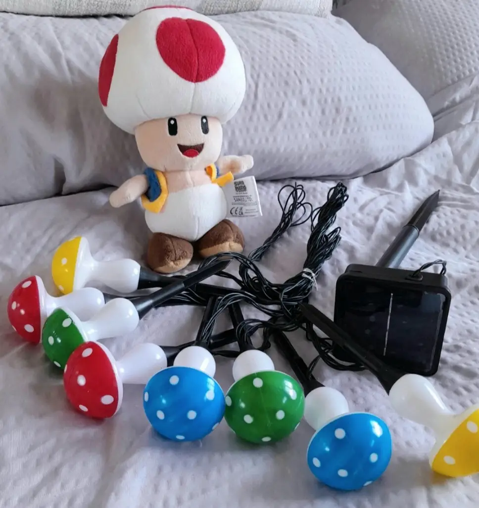 Set of 8 mini mushroom solar lights