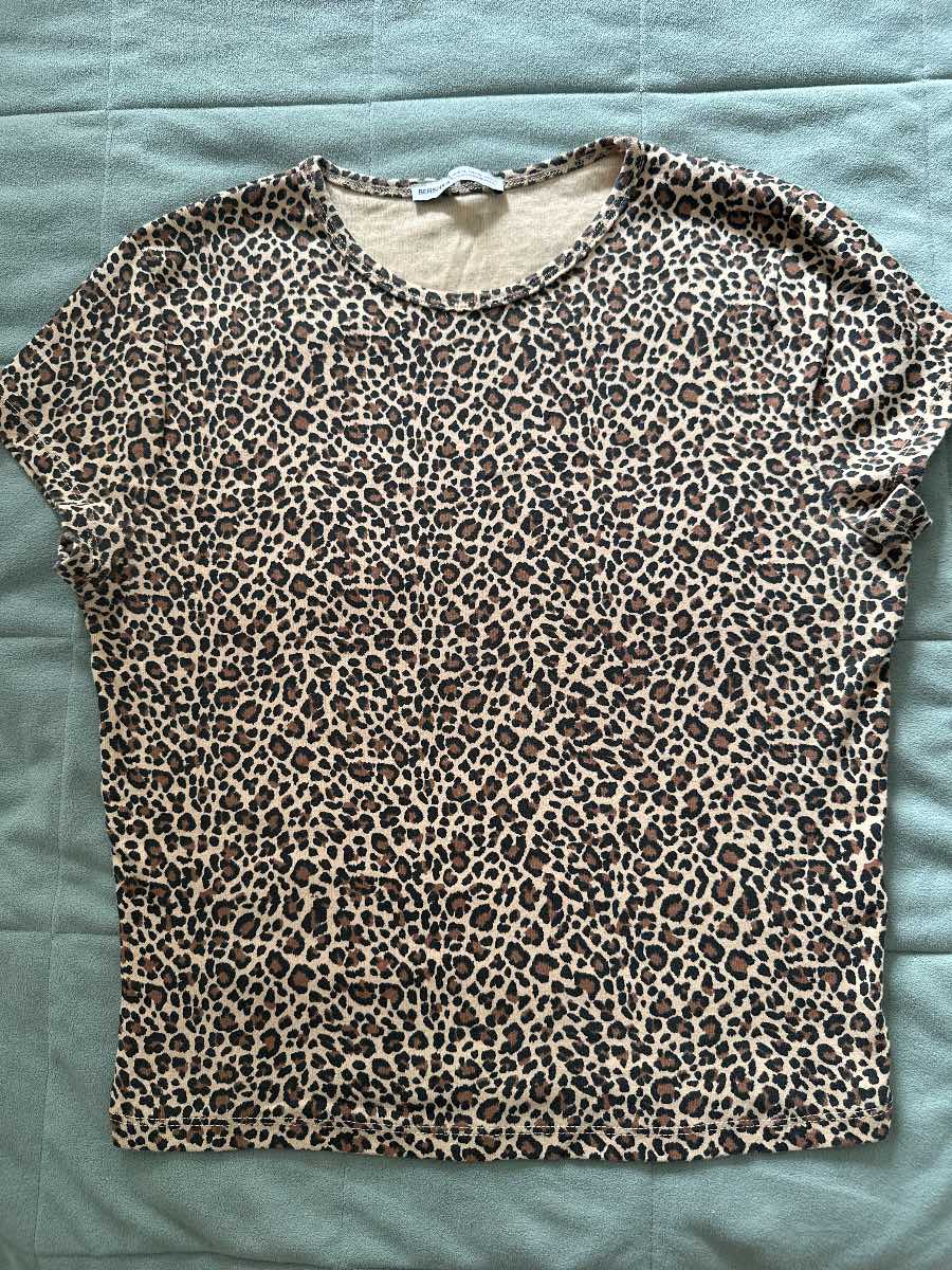 Bershka leopard print 96% cotton 4% elastane cap sleeve fitted T-shirt size 12/14