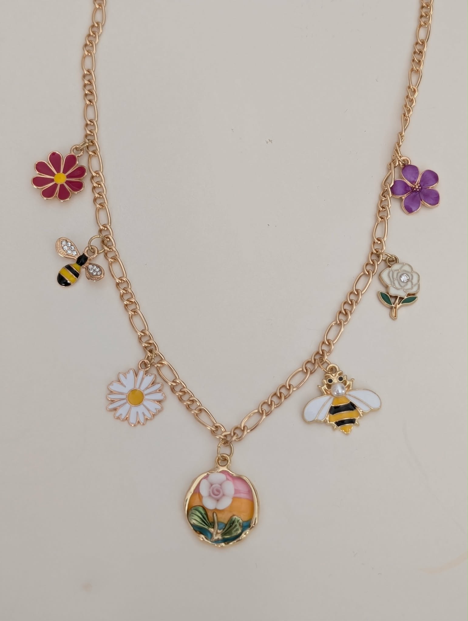 Flower and bee design necklace gold color adjustable
