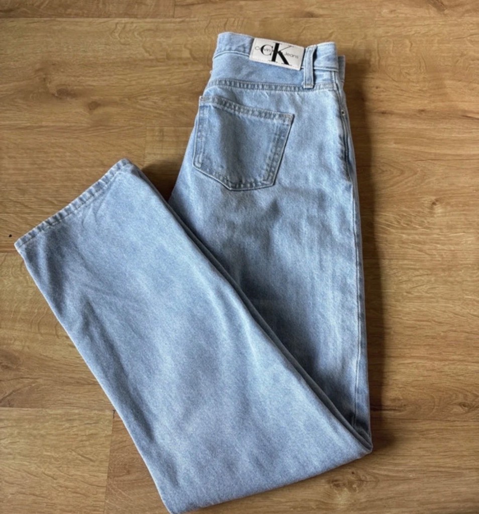 Woman Calvin Klein light blue straight jeans size 10