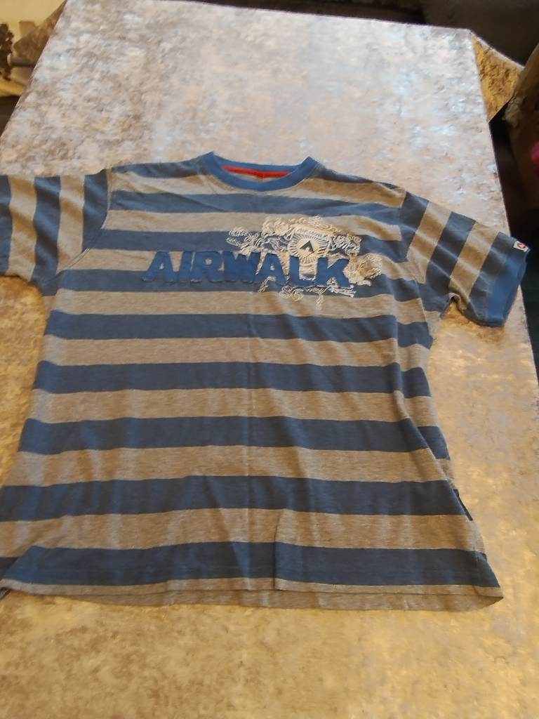 Airwalk vintage y2k t shirt medium