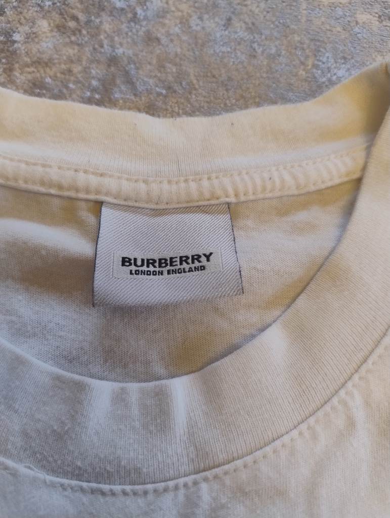 Burberry mens t shirt size medium