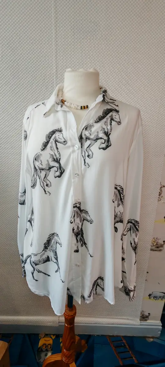 Jane Delancey Grey Horse blouse size Large