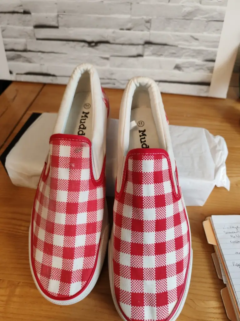 Mudd unisex slip-on shoes size 11