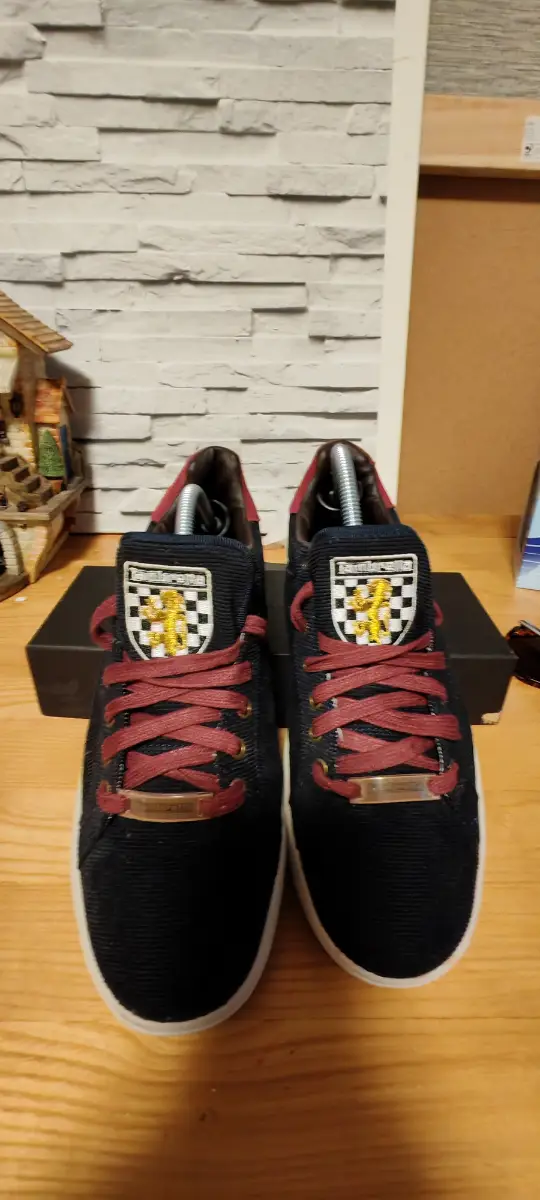 Lambretta Vintage Lion Crest Trainers size 8M