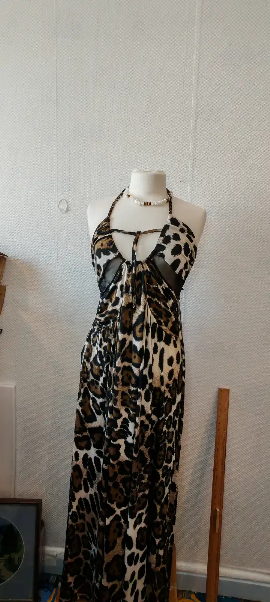 Boohoo printed halter neck maxi dress size 8.
