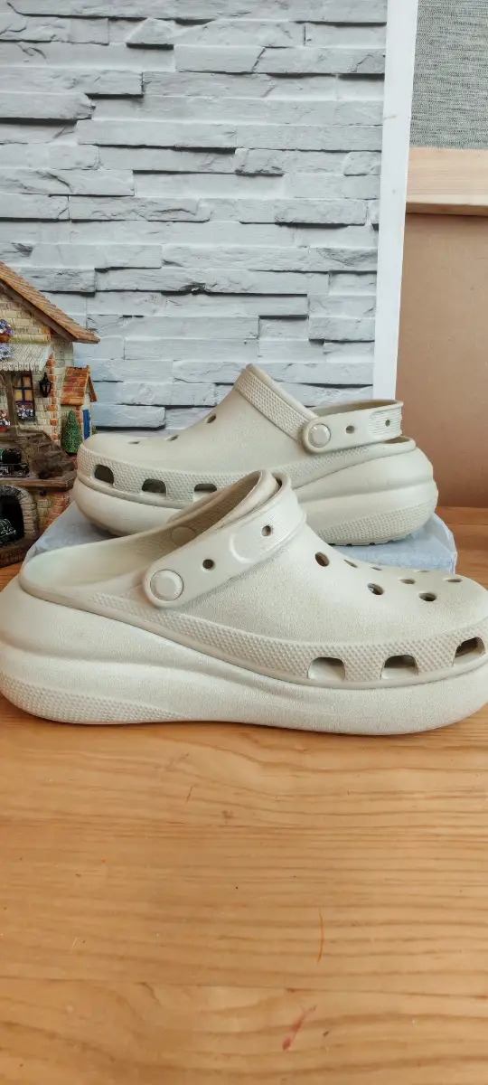 Unisex Iconic comfort Crocs size 7M 9W