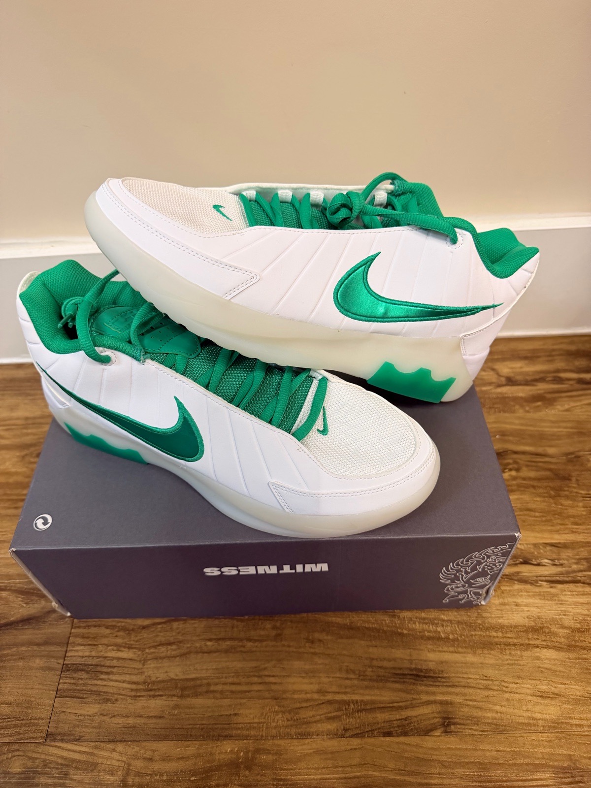 Nike LeBron Witness IX Trainers – White/Stadium Green – UK 10