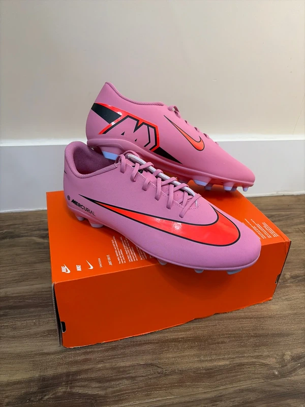 Nike Vapor 16 club pink football boots uk10.5 men’s - BNWT