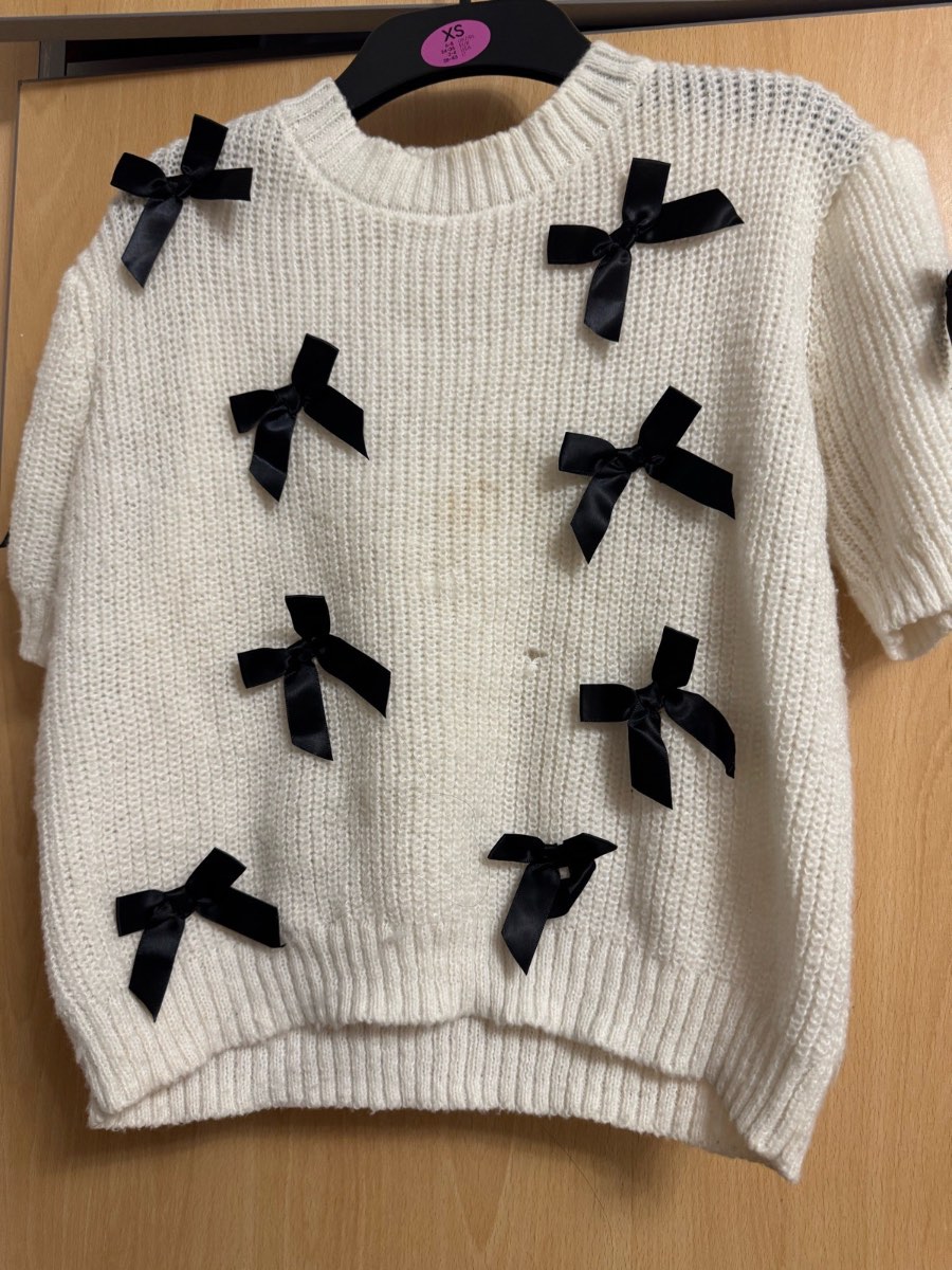 Bow cream jumper