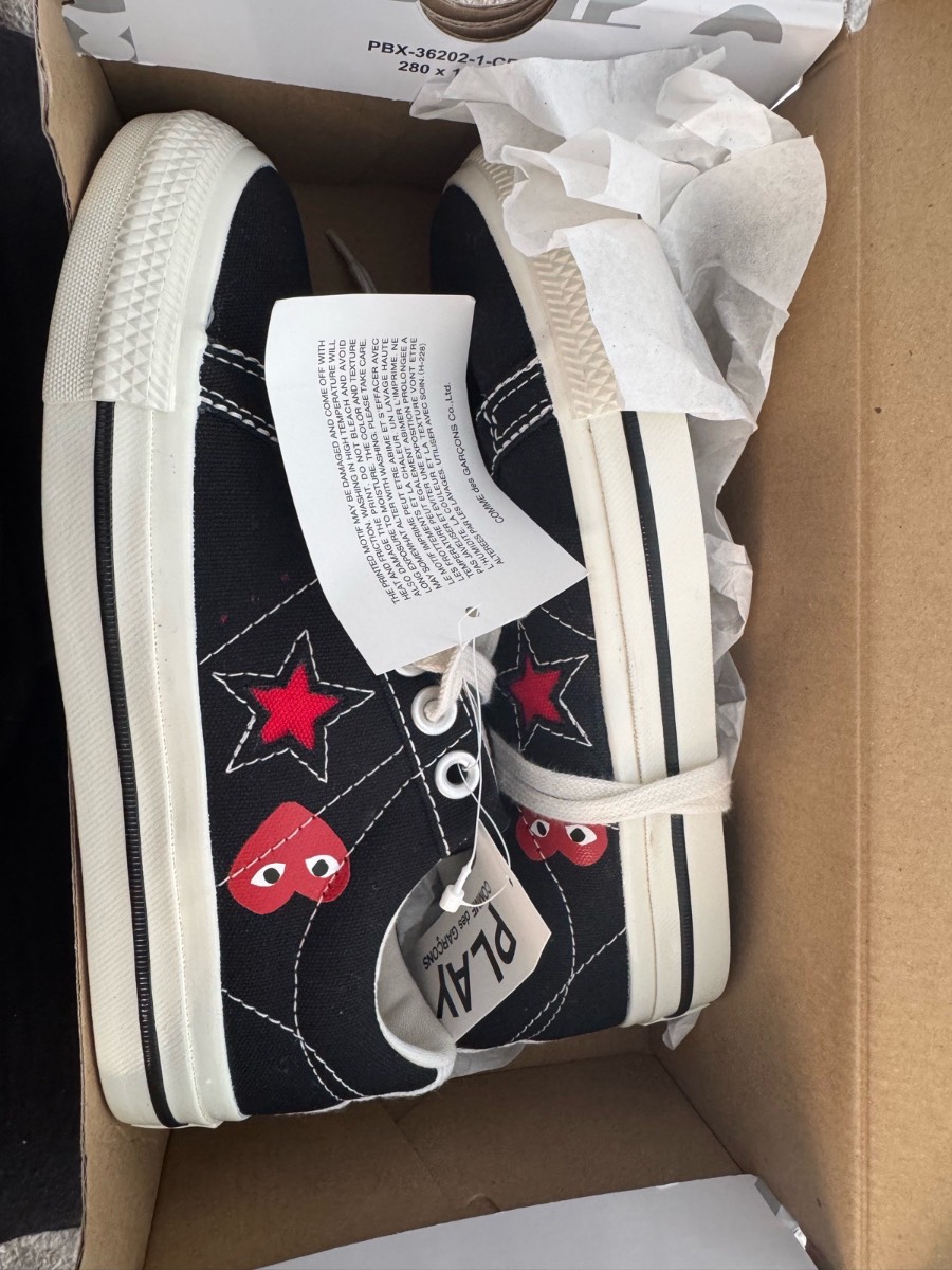 Converse play BRAND NEW