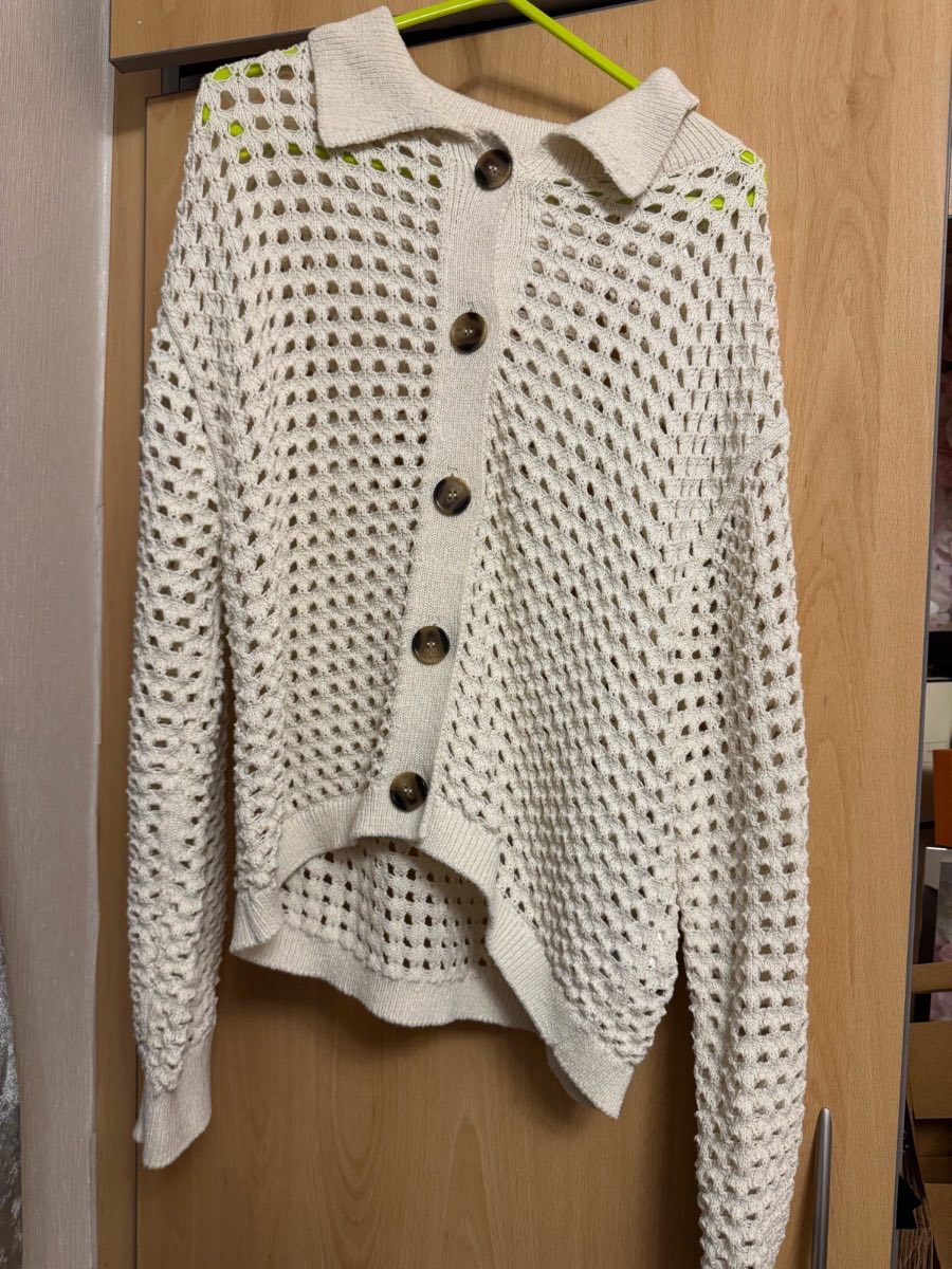 H&M cream top