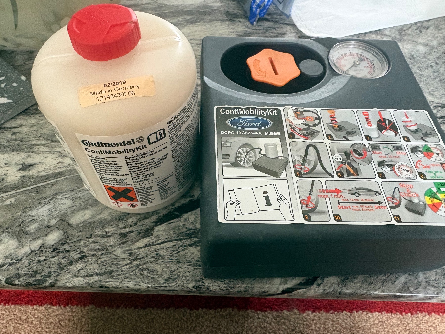 Tyre puncture repair pump sealant glue