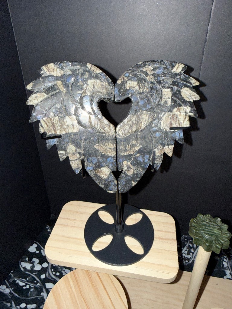 Que Sera Heart Wings