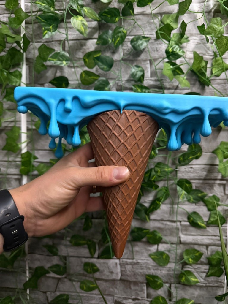 Ice cream shelf for small items