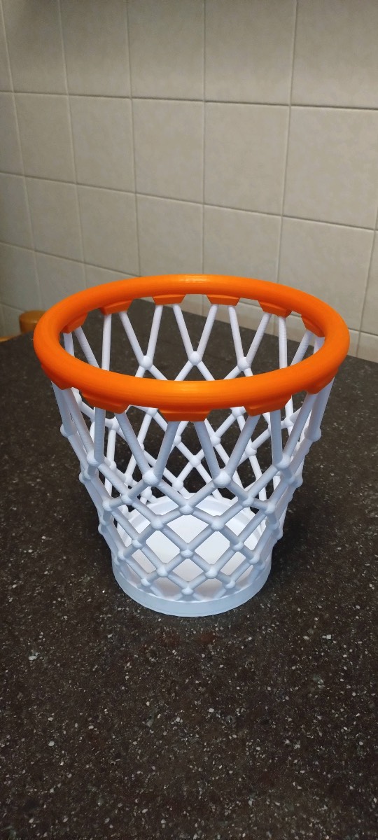 3D Printed Mini Basketball Hoop Bin – 20cm Plastic Waste Basket – Fun Desk & Room Decor