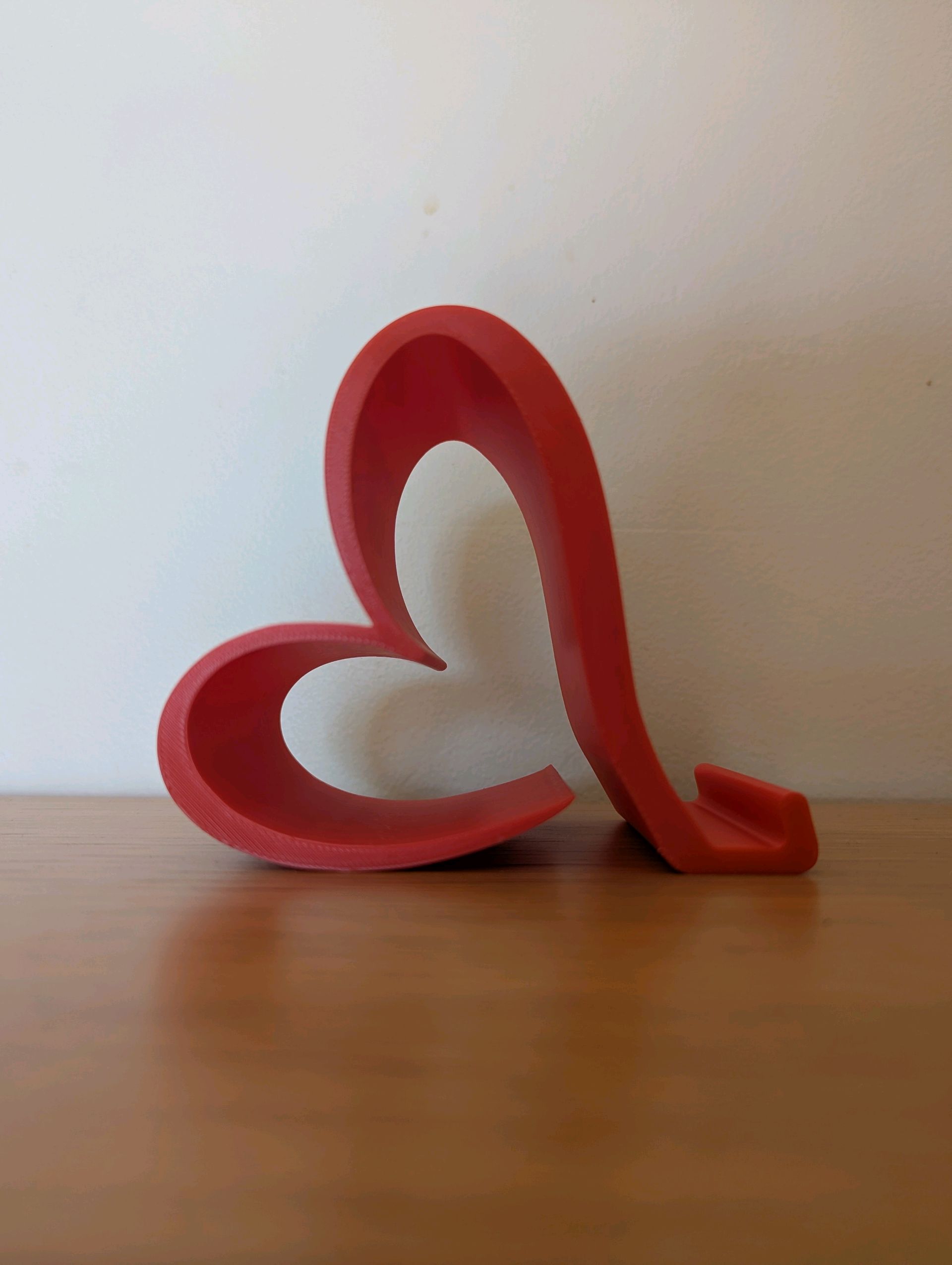 3D Printed Heart Phone Stand – Minimalist Mobile Phone Holder for Desk, Universal Smartphone Stand,