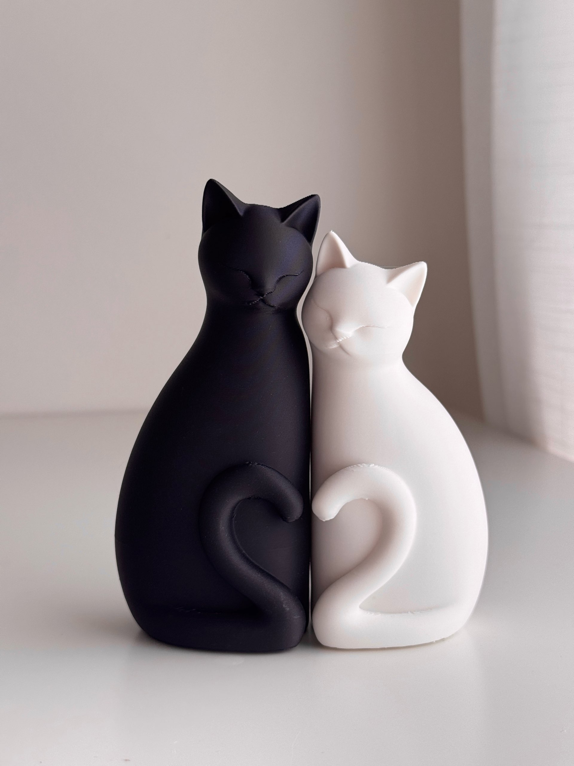 3D printed Adorable 3D Printed Cuddling Cat Couple