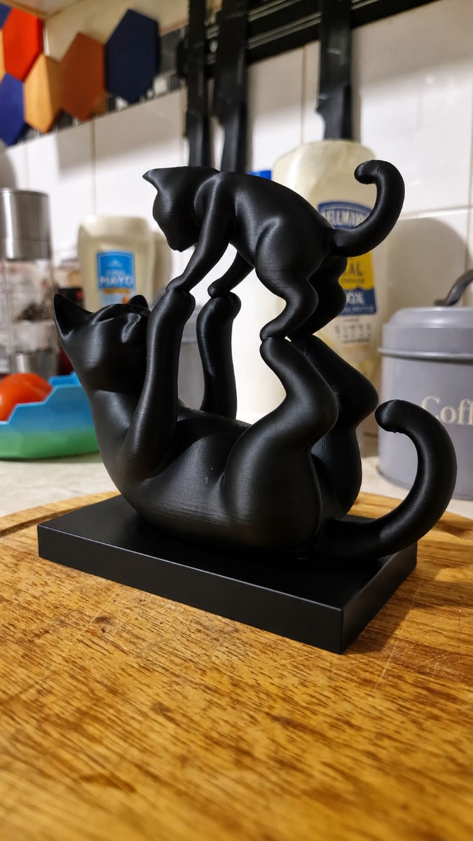 3D Printed Cat Sculpture – Modern Cat & Kitten Figurine, Minimalist Home Decor, Plastic Ornament