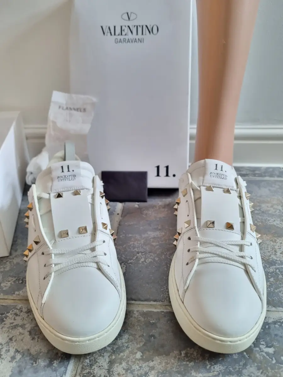 MENS VALENTINO GARAVANI ROCK STUDS UNTITLED 11 TRAINERS SIZE UK 8 / OR EU 42 / WHITE COLOUR