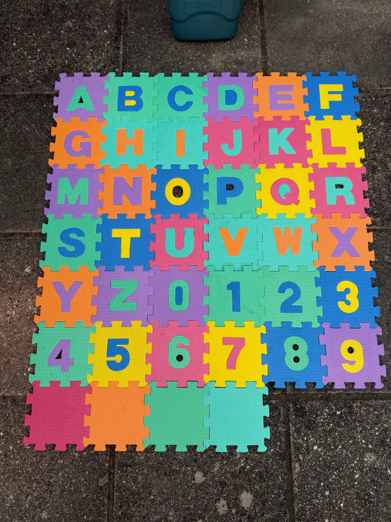 Alphabet Playmat 40 Pieces Used