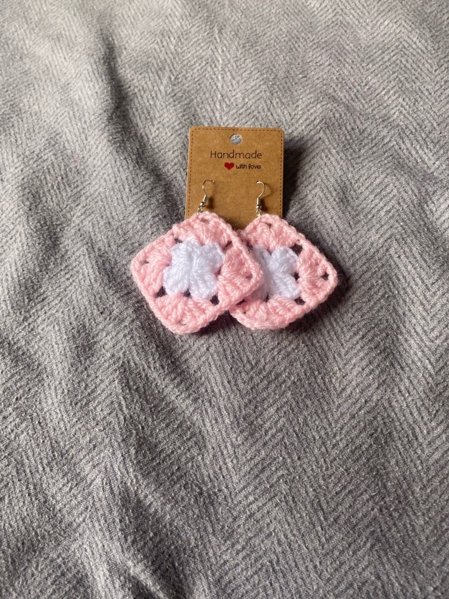 Crocheted Pink And White Granny Square Earrings🌼