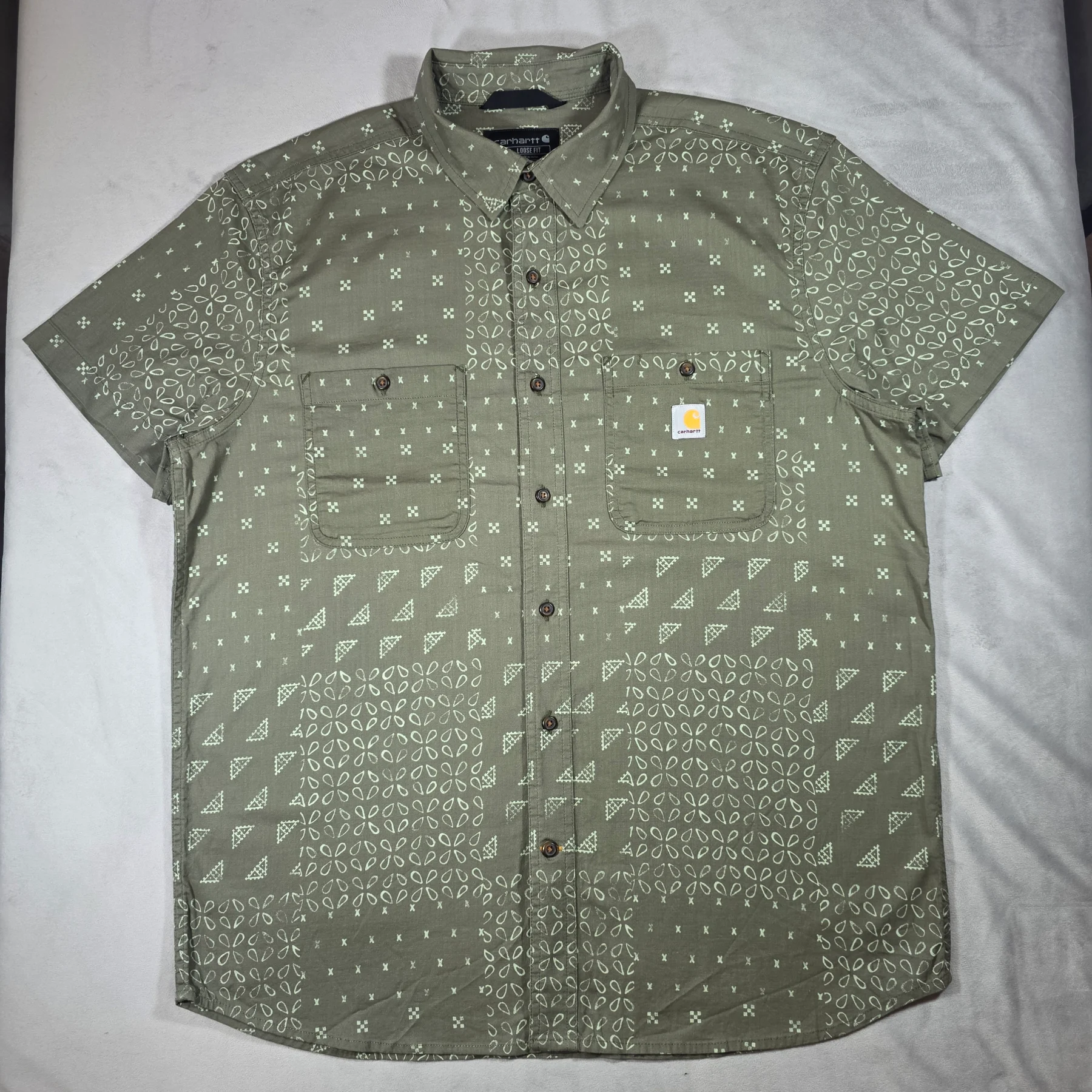 Carhartt Mens Large Loose Fit Green Bandana Print Short Sleeve Shirt. Excellent