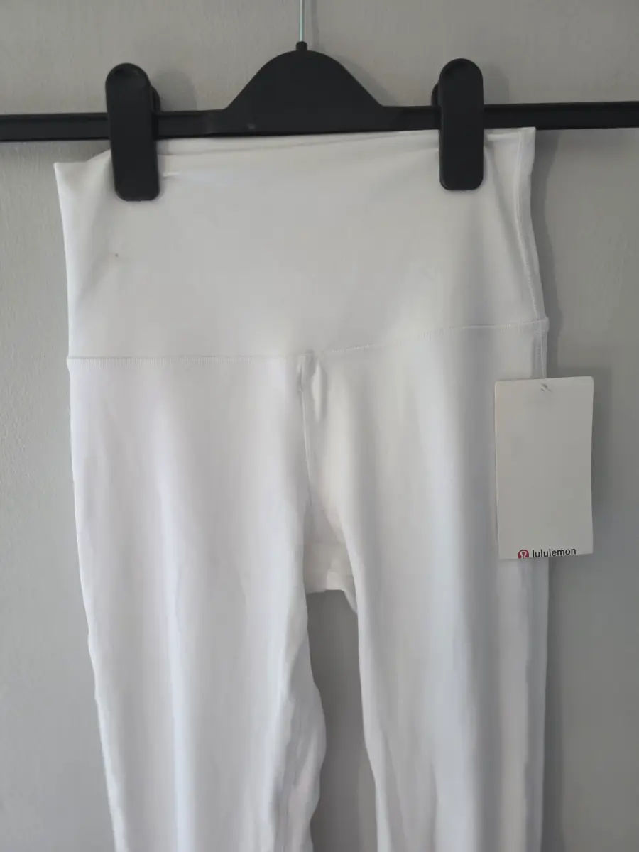 LULULEMON Size 8 (USA4) ALIGN YOGA PANT NULU FABRIC, WHITE, NEW WITH TAGS