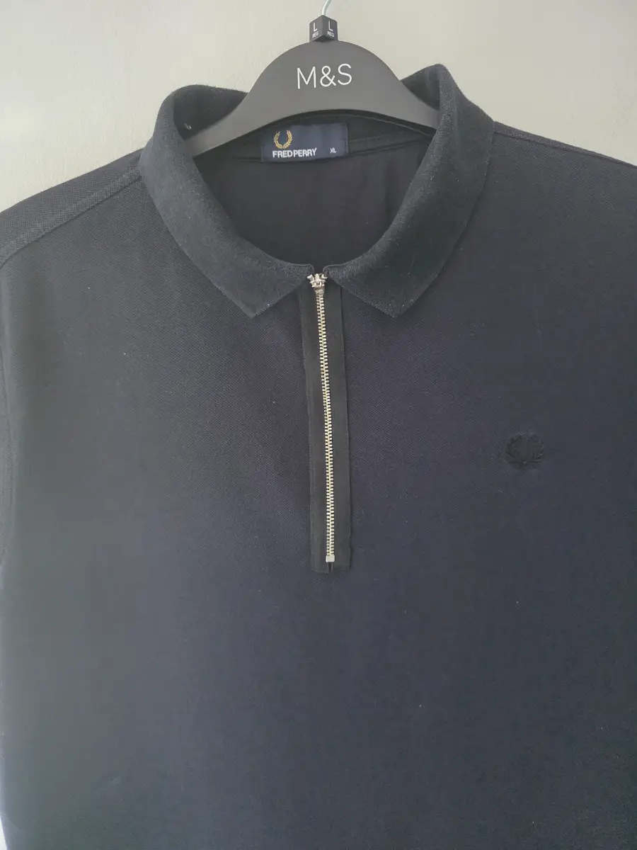 Fred Perry LARGE (XL) Navy Quarter Zip Short Sleeved Polo Shirt.